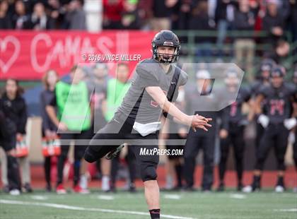 Thumbnail 2 in Sumner vs. Camas (WIAA 4A Semifinal) photogallery.
