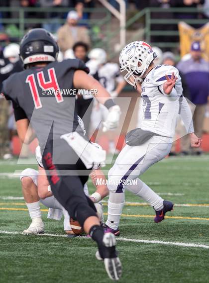 Thumbnail 1 in Sumner vs. Camas (WIAA 4A Semifinal) photogallery.