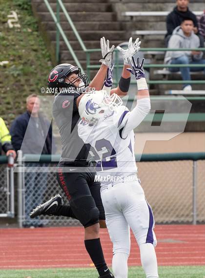 Thumbnail 2 in Sumner vs. Camas (WIAA 4A Semifinal) photogallery.