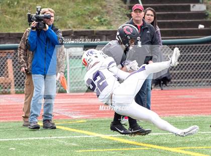 Thumbnail 2 in Sumner vs. Camas (WIAA 4A Semifinal) photogallery.