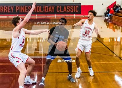 Thumbnail 2 in Harvard-Westlake vs. Capital Christian (Torrey Pines Holiday Classic) photogallery.