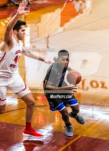 Thumbnail 2 in Harvard-Westlake vs. Capital Christian (Torrey Pines Holiday Classic) photogallery.