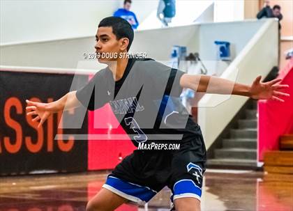Thumbnail 3 in Harvard-Westlake vs. Capital Christian (Torrey Pines Holiday Classic) photogallery.