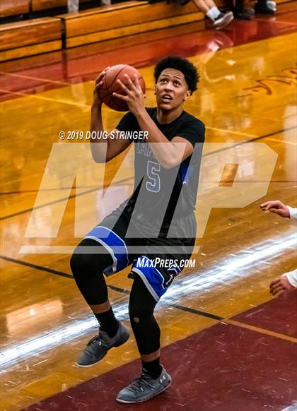 Thumbnail 1 in Harvard-Westlake vs. Capital Christian (Torrey Pines Holiday Classic) photogallery.