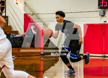Thumbnail 2 in Harvard-Westlake vs. Capital Christian (Torrey Pines Holiday Classic) photogallery.