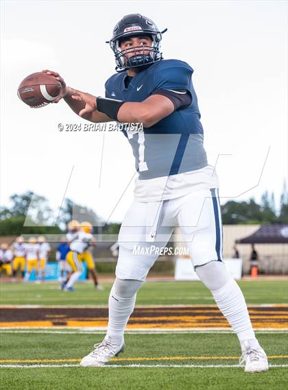 Thumbnail 1 in Kaiser vs. Kamehameha Maui (HHSAA Division 2 Final) photogallery.