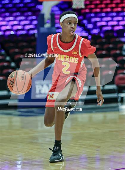 Thumbnail 2 in Christ the King vs James Monroe (Public vs Catholic Hoops Showdown) photogallery.