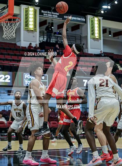 Thumbnail 1 in Christ the King vs James Monroe (Public vs Catholic Hoops Showdown) photogallery.