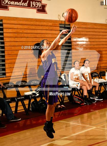 Thumbnail 2 in Wilson L.A. vs Bell (Mark Keppel Tournament) photogallery.