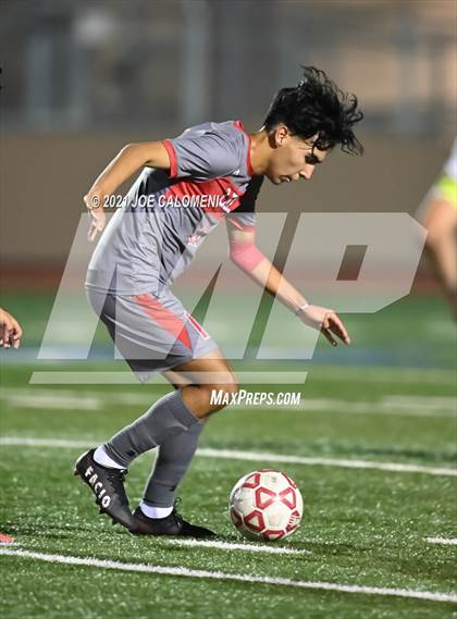 Thumbnail 3 in Lee [Robert E.] vs Central Catholic photogallery.