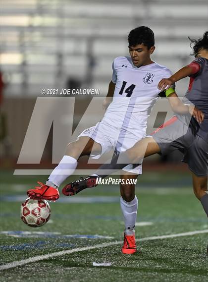 Thumbnail 3 in Lee [Robert E.] vs Central Catholic photogallery.