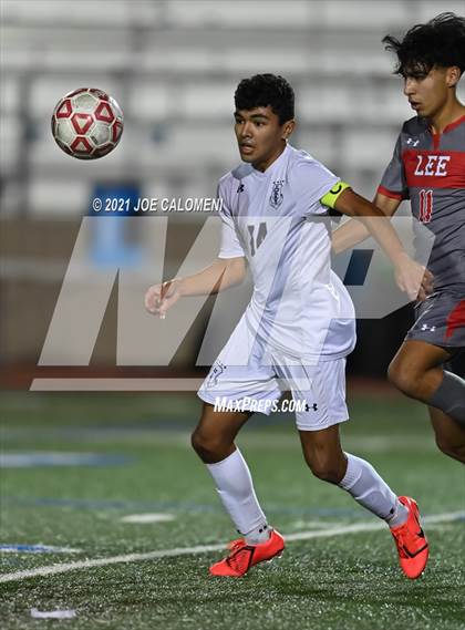 Thumbnail 1 in Lee [Robert E.] vs Central Catholic photogallery.