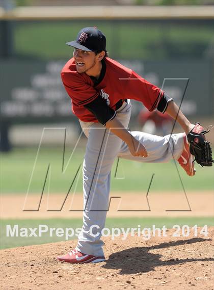 Thumbnail 1 in Tustin @ Orange Lutheran (Game 1) photogallery.