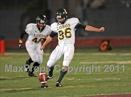 Thumbnail 1 in Longview vs. Belton (5A Region 2 Bi-District Playoffs) photogallery.