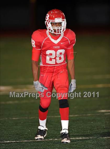 Thumbnail 1 in Longview vs. Belton (5A Region 2 Bi-District Playoffs) photogallery.