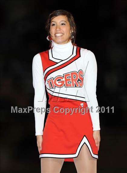 Thumbnail 1 in Longview vs. Belton (5A Region 2 Bi-District Playoffs) photogallery.