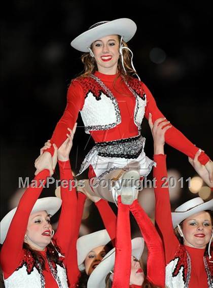 Thumbnail 2 in Longview vs. Belton (5A Region 2 Bi-District Playoffs) photogallery.