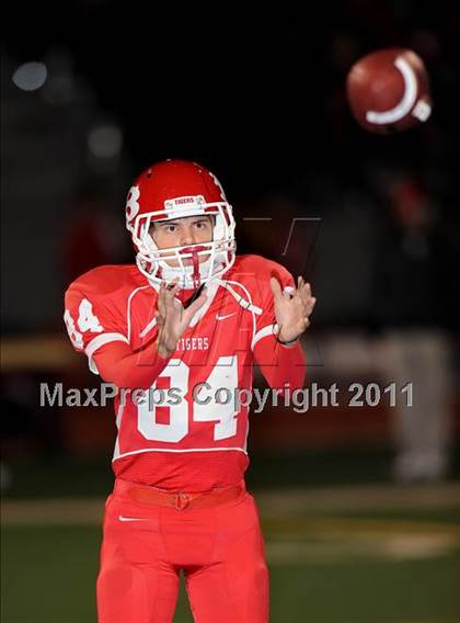Thumbnail 1 in Longview vs. Belton (5A Region 2 Bi-District Playoffs) photogallery.