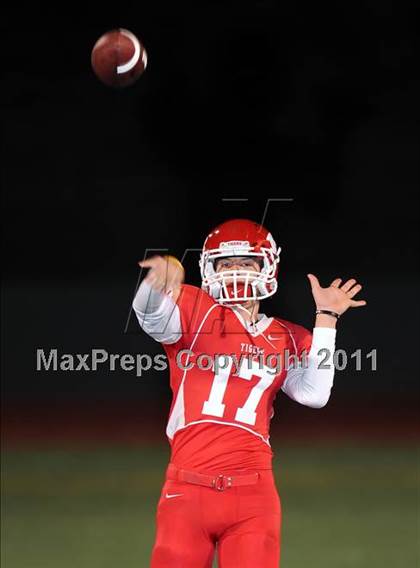 Thumbnail 2 in Longview vs. Belton (5A Region 2 Bi-District Playoffs) photogallery.
