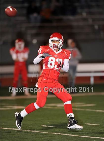 Thumbnail 3 in Longview vs. Belton (5A Region 2 Bi-District Playoffs) photogallery.