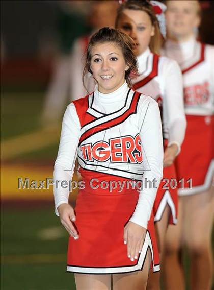 Thumbnail 3 in Longview vs. Belton (5A Region 2 Bi-District Playoffs) photogallery.