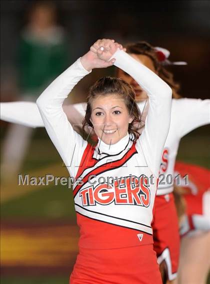 Thumbnail 2 in Longview vs. Belton (5A Region 2 Bi-District Playoffs) photogallery.