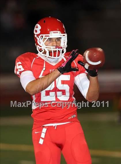 Thumbnail 3 in Longview vs. Belton (5A Region 2 Bi-District Playoffs) photogallery.