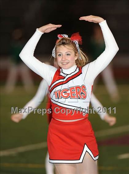 Thumbnail 1 in Longview vs. Belton (5A Region 2 Bi-District Playoffs) photogallery.