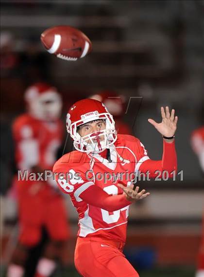 Thumbnail 2 in Longview vs. Belton (5A Region 2 Bi-District Playoffs) photogallery.