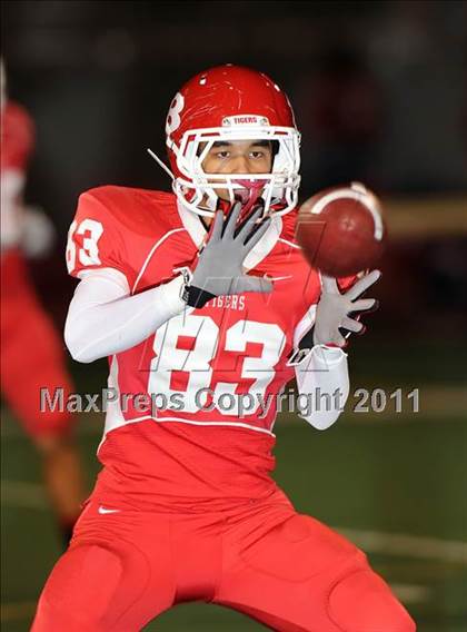 Thumbnail 2 in Longview vs. Belton (5A Region 2 Bi-District Playoffs) photogallery.