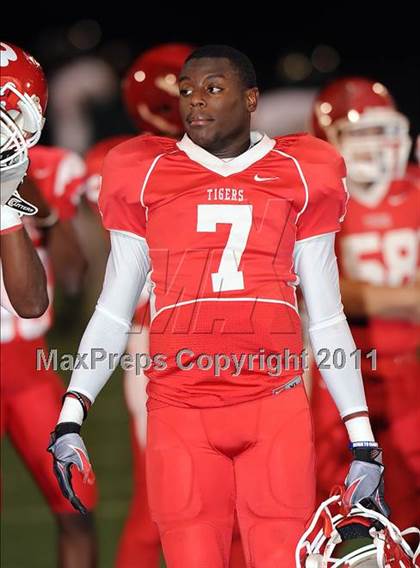 Thumbnail 1 in Longview vs. Belton (5A Region 2 Bi-District Playoffs) photogallery.