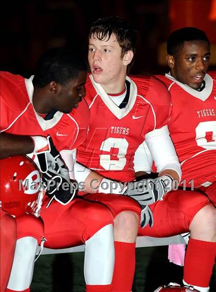 Thumbnail 1 in Longview vs. Belton (5A Region 2 Bi-District Playoffs) photogallery.