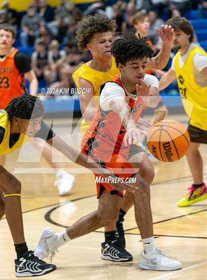 Thumbnail 2 in Summers County vs Mount View (Little General/ C. Adam Toney Showcase) photogallery.