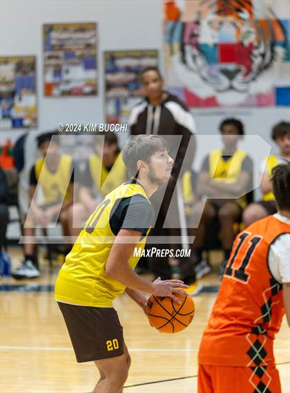 Thumbnail 2 in Summers County vs Mount View (Little General/ C. Adam Toney Showcase) photogallery.