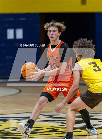 Thumbnail 3 in Summers County vs Mount View (Little General/ C. Adam Toney Showcase) photogallery.