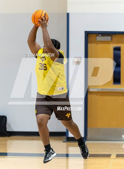 Thumbnail 2 in Summers County vs Mount View (Little General/ C. Adam Toney Showcase) photogallery.