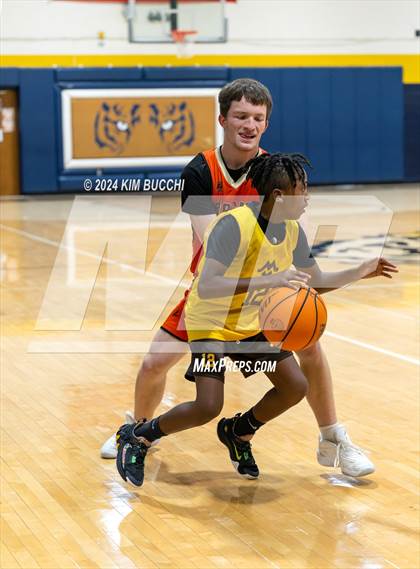 Thumbnail 3 in Summers County vs Mount View (Little General/ C. Adam Toney Showcase) photogallery.