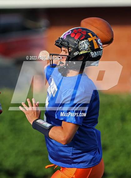 Thumbnail 3 in Frank Varischetti All Star Game photogallery.