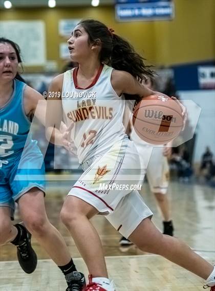 Thumbnail 3 in Espanola Valley vs. Cleveland (Capital City Tournament) photogallery.
