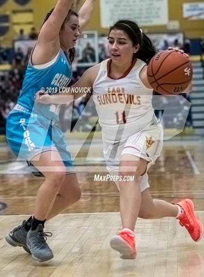 Thumbnail 2 in Espanola Valley vs. Cleveland (Capital City Tournament) photogallery.