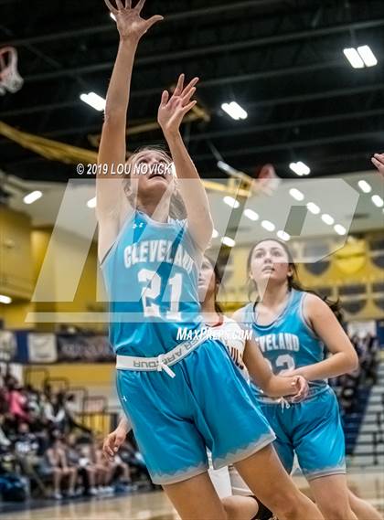 Thumbnail 2 in Espanola Valley vs. Cleveland (Capital City Tournament) photogallery.