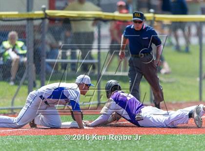 Thumbnail 2 in Hempfield Area vs. Plum (PIAA Class AAAA Quarterfinal) photogallery.