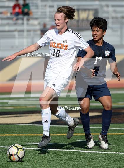 Thumbnail 3 in Huntington Beach vs. Tesoro (Hawks Invitational) photogallery.