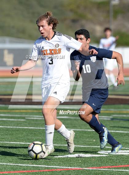 Thumbnail 2 in Huntington Beach vs. Tesoro (Hawks Invitational) photogallery.