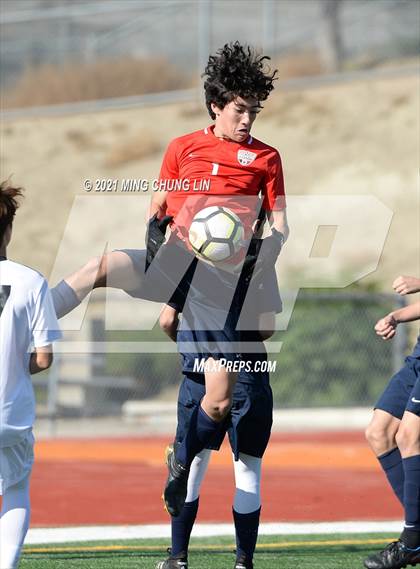 Thumbnail 2 in Huntington Beach vs. Tesoro (Hawks Invitational) photogallery.