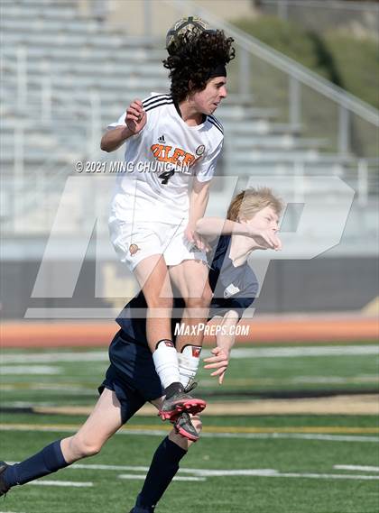 Thumbnail 2 in Huntington Beach vs. Tesoro (Hawks Invitational) photogallery.