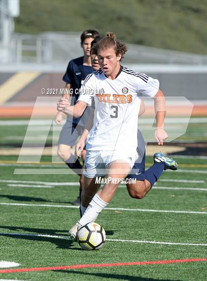 Thumbnail 3 in Huntington Beach vs. Tesoro (Hawks Invitational) photogallery.