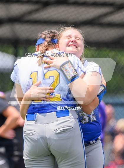 Thumbnail 3 in Maine-Endwell vs. Troy (NYSPHSAA A Final) photogallery.