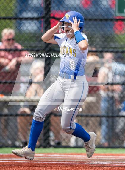 Thumbnail 1 in Maine-Endwell vs. Troy (NYSPHSAA A Final) photogallery.
