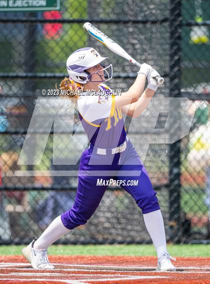 Thumbnail 2 in Maine-Endwell vs. Troy (NYSPHSAA A Final) photogallery.